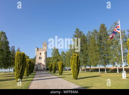 Francia, Somme, campi di battaglia della Somme, Thiepval, Ulster Tower, replica di una torre vicino a Belfast in Irlanda del Nord, memoriale della trentaseiesima divisione britannica di Ulster durante la Prima Guerra Mondiale Foto Stock