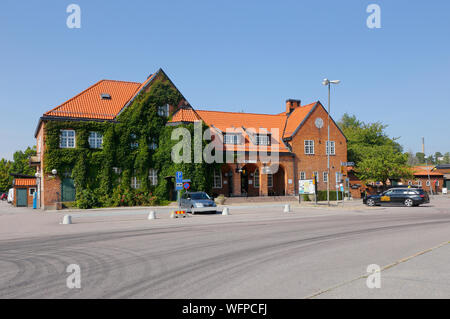 Nykoping, Svezia - 28 agosto 2019: vista esterna della Nykoping central railroad station building. Foto Stock