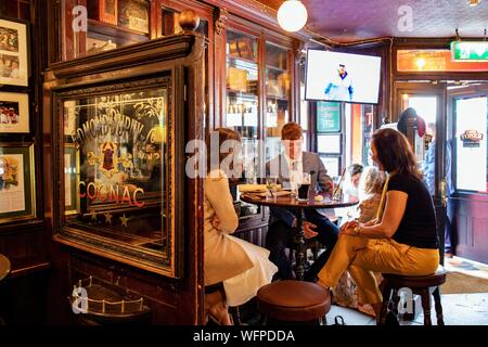 Irlanda, Dublino, Baggot Street, James Pub di toner, ambiance Foto Stock