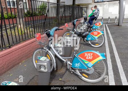 Irlanda, Dublino, Dublinbikes, self-service e servizio bici Foto Stock