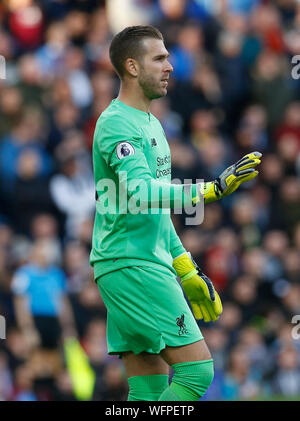 Il 31 agosto 2019; Turf Moor, Burnley, Lanchashire, Inghilterra; English Premier League Football, Burnley contro il Liverpool, Liverpool keeper Adrian - rigorosamente solo uso editoriale. Nessun uso non autorizzato di audio, video, dati, calendari, club/campionato loghi o 'live' servizi. Online in corrispondenza uso limitato a 120 immagini, nessun video emulazione. Nessun uso in scommesse, giochi o un singolo giocatore/club/league pubblicazioni Foto Stock