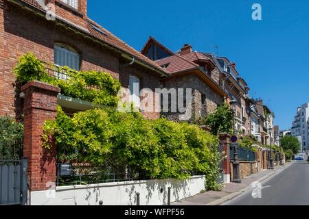 Francia, Parigi, La campagne a Parigi, case con giardino nel cuore della città, Jules Siegfried street Foto Stock