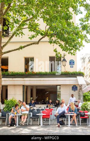 Francia, Parigi, Les Halles district, il Beaubourg cafe Foto Stock