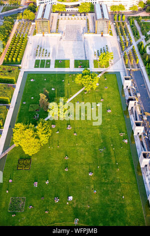 Francia, Parigi, Andre Citroen Park, visto dal pallone frenato, (vista aerea) Foto Stock
