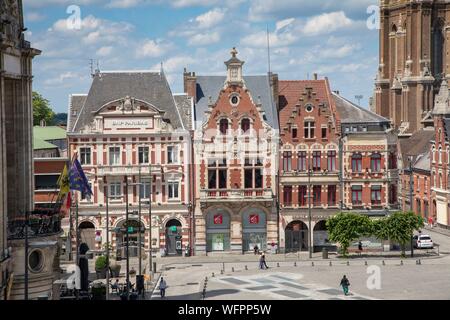 Francia, Pas de Calais, Bethune, facciate di Grand Place Foto Stock