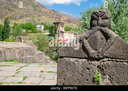 Armenia, regione di Lorri, Debed valley, Alaverdi, Sanahin bridge, xii secolo ponte medievale sul fiume Debed Foto Stock