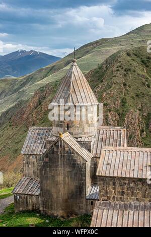 Armenia, regione di Syunik, Vaghatin, xi secolo Vorotnavank monastero domina la valle Vorotan Foto Stock