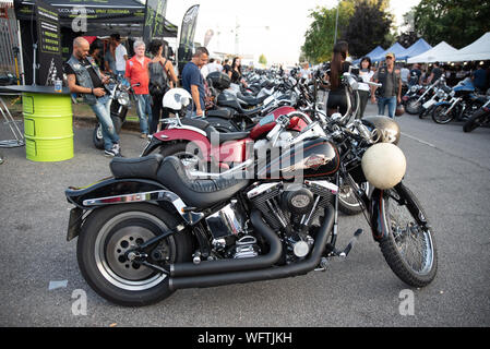 Bergamo, Italia - 24 agosto 2019: annuale festa del motociclo chiamato FESTA BIKERS, raccogliendo con vari tipi di spettacoli e mostra di motocicli di v Foto Stock