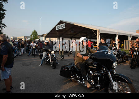 Bergamo, Italia - 24 agosto 2019: annuale festa del motociclo chiamato FESTA BIKERS, raccogliendo con vari tipi di spettacoli e mostra di motocicli di v Foto Stock