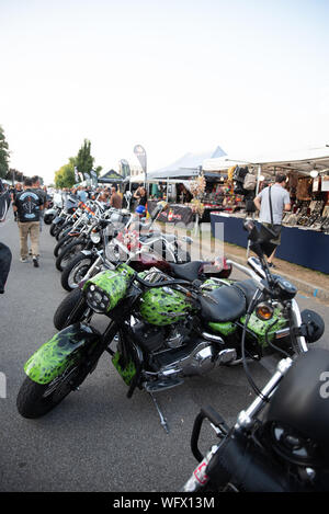 Bergamo, Italia - 24 agosto 2019: annuale festa del motociclo chiamato FESTA BIKERS, raccogliendo con vari tipi di spettacoli e mostra di motocicli di v Foto Stock