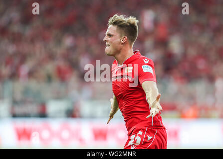 Berlino, Germania. 31 Agosto, 2019. Marius Buelter dell Unione Europea Berlino celebra il suo rigature durante un match della Bundesliga tra 1.FC Union Berlino e il Borussia Dortmund in Berlino, capitale della Germania, il 31 agosto, 2019. Credito: Shan Yuqi/Xinhua/Alamy Live News Foto Stock