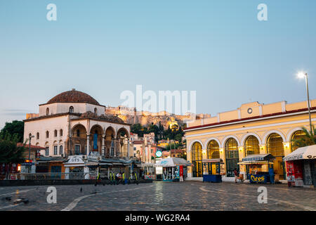 Athens, Grecia - 5 Agosto 2019 : Piazza Monastiraki all'alba Foto Stock