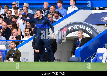 Londra, Regno Unito. 31 Agosto, 2019. Chelsea manager Frank Lampard (anteriore) dà istruzioni al suo team durante la Premier League inglese match tra Chelsea e Sheffield Regno a Stamford Bridge di Londra, Gran Bretagna il 31 agosto, 2019. Credito: Xinhua/Alamy Live News Foto Stock