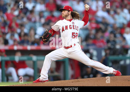 Anaheim, Stati Uniti d'America. 31 Agosto, 2019. Agosto 31, 2019: Los Angeles Angeli a partire lanciatore Dillon Peters (52) rende l'inizio per gli Angeli durante il gioco tra Boston Red Sox e il Los Angeles gli angeli di Anaheim presso Angel Stadium di Anaheim, CA, (foto di Peter Joneleit, Cal Sport Media) Credito: Cal Sport Media/Alamy Live News Foto Stock