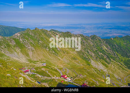 Il ghiacciaio della valle e Balea Transfagarasan road, importante punto di riferimento in Romania Foto Stock