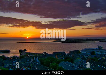 Helgoland - guardare sull'isola dune - tramonto sul mare Foto Stock