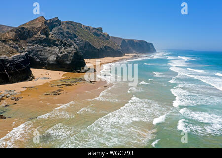 Antenna dalla spiaggia di Praia Vale Figueiras in Portogallo Foto Stock