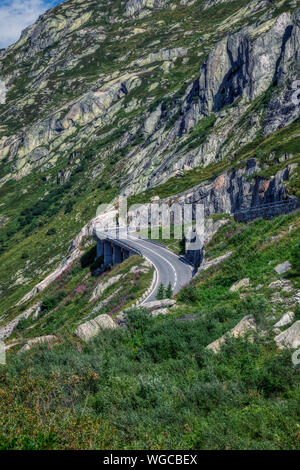 Diga vicino al Passo del Grimsel tra alpi svizzere, Svizzera Foto Stock