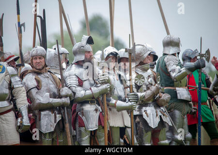 Cavalieri per assemblare battaglia - Tewkesbury Festival Medievale 2019 Foto Stock