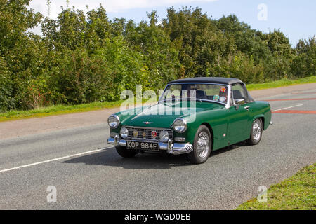 1967 60s verde Austin Healey Bradford a Morecambe Charity rally auto d'epoca, vecchio, veicolo retrò, auto storica, trasporto, antiquariato classico, collezione, trasporto auto, design, motore, guida, storico, storico, mostra, motore, restaurato da collezione, stile, storico veicolo gestito. Foto Stock