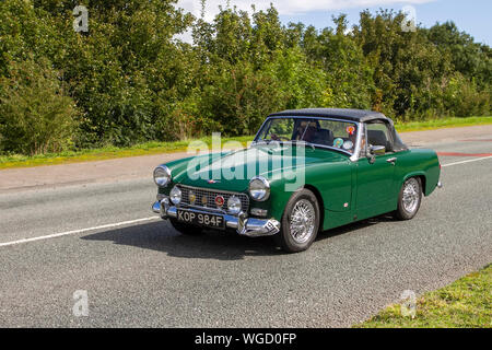 1967 60s verde Austin Healey al raduno Bradford a Morecambe Charity auto d'epoca, vecchio, veicolo retrò, automobile storica, trasporto, antiquariato classico, collezione, trasporto auto, design, motore, guida, storico, storico, mostra, motore, restaurato da collezione, stile, storico veicolo gestito. Foto Stock