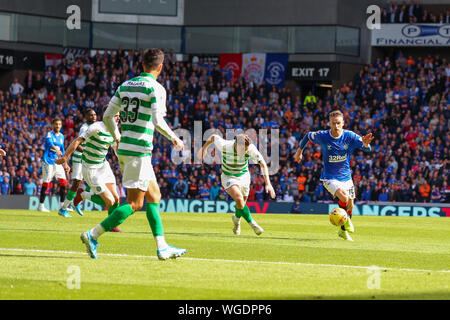 Ibrox Stadium, Glasgow. 1 settembre 2019. Celtic percorsa da rangers home terra, Ibrox, a giocare nella prima impresa precedente derby scozzese della stagione calcistica davanti a una folla di massimo. Credito: Findlay/Alamy Live News Foto Stock