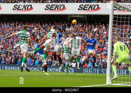 Ibrox Stadium, Glasgow. 1 settembre 2019. Celtic percorsa da rangers home terra, Ibrox, a giocare nella prima impresa precedente derby scozzese della stagione calcistica davanti a una folla di massimo. Credito: Findlay/Alamy Live News Foto Stock