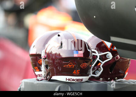 Agosto 31, 2019; Chestnut Hill, MA, USA; vista generale della Virginia Tech Hokies caschi durante il NCAA Football partita contro Boston College Eagles a Alumni Stadium. Anthony Nesmith/CSM Foto Stock