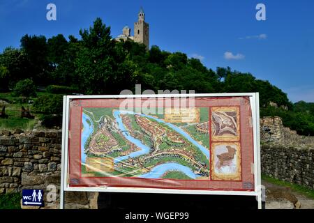 Torre di vigilanza - Tsarevets Fotress a Veliko Tarnovo - Balkan mountais - Bulgaria Foto Stock