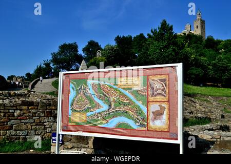 Torre di vigilanza - Tsarevets Fotress a Veliko Tarnovo - Balkan mountais - Bulgaria Foto Stock