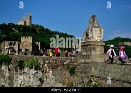 Torre di vigilanza - Tsarevets Fotress a Veliko Tarnovo - Balkan mountais - Bulgaria Foto Stock