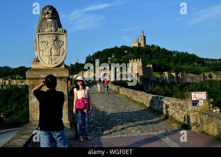 Torre di vigilanza - Tsarevets Fotress a Veliko Tarnovo - Balkan mountais - Bulgaria Foto Stock