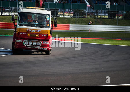 Towcester, Northamptonshire, Regno Unito. 1 settembre 2019. WEC recuperare DAF Truck durante il 2019 FIA 4 Ore di Silverstone World Endurance Championship sul circuito di Silverstone. Foto di gergo Toth / Alamy Live News Foto Stock