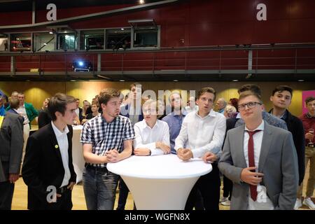 Dresden, Germania. 01 Sep, 2019. I visitatori di elezione partito della FDP Sassonia nel centro congressi. Credito: Sebastian Willnow/dpa-Zentralbild/dpa/Alamy Live News Foto Stock