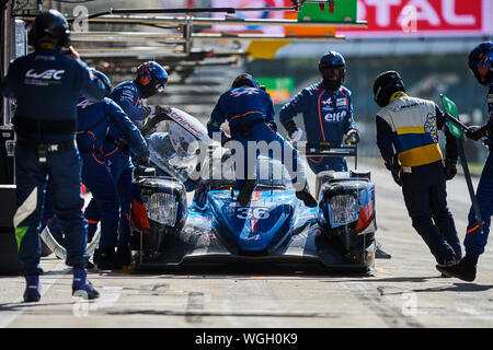 Towcester, Northamptonshire, Regno Unito. 1 settembre 2019. #36 Signatech Alpine ELF (FRA) Alpine A470 Gibson nella fossa durante il 2019 FIA 4 Ore di Silverstone World Endurance Championship sul circuito di Silverstone. Foto di gergo Toth / Alamy Live News Foto Stock