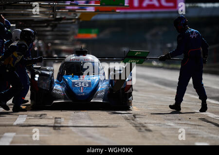 Towcester, Northamptonshire, Regno Unito. 1 settembre 2019. #36 Signatech Alpine ELF (FRA) Alpine A470 Gibson nella fossa durante il 2019 FIA 4 Ore di Silverstone World Endurance Championship sul circuito di Silverstone. Foto di gergo Toth / Alamy Live News Foto Stock