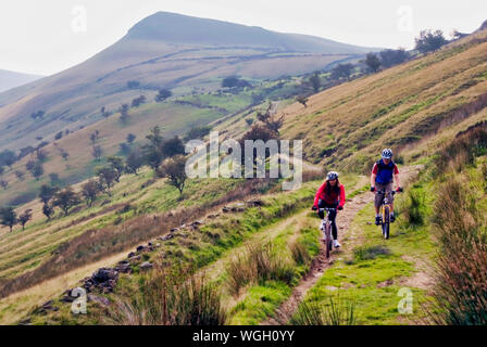 Gli amanti della mountain bike a cavallo lungo il Regno Unito è di nuovo Grande Nord Trail, a 800 miglia di distanza off-road percorso ciclabile da Middleton Top, Wirksworth, Derbyshire attraverso il Peak District per tutto il tragitto fino a Cape Wrath o John O'Semole, Scozia. Foto Stock