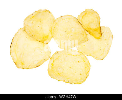 Più chip di patate con la buccia isolati su sfondo bianco Foto Stock