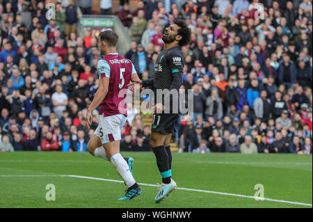 Il 31 agosto 2019, Turf Moor, Burnley, Inghilterra ; Premier League Football, Burnley vs Liverpool : Mohamed Salah (11) di Liverpool manca uno stretto intervallo shot Credito: Mark Cosgrove/News immagini English Football League immagini sono soggette a licenza DataCo Foto Stock