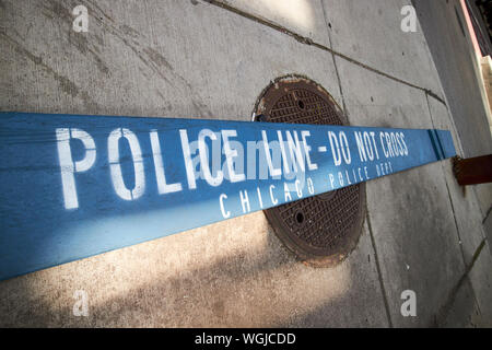 Chicago del dipartimento di polizia di linea di polizia non superano la barriera di legno ha bussato al suolo di chicago, illinois, Stati Uniti d'America Foto Stock