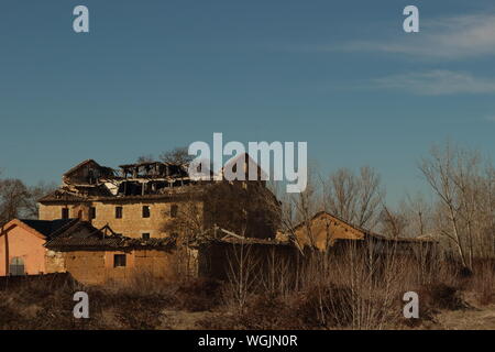 Antigua fabrica de harinas en Tierra de Campos, cerca de Villagarcia de Campos, Valladolid, Castilla y Leon, España Foto Stock