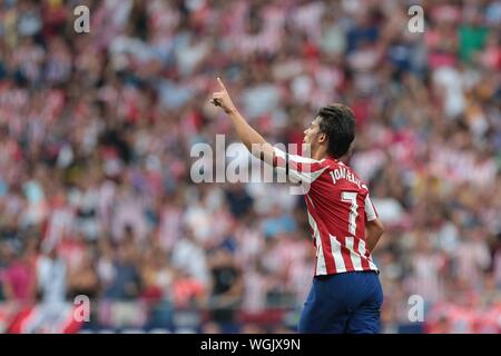 Madrid, Spagna. 01 Sep, 2019. Madrid, Spagna; 01/09/2019.Il calcio di La Liga corrispondono 03 2019-2020 Atletico de Madrid contro SD Eibar tenutosi presso la Wanda Metropolitano Stadium, a Madrid. Joao Felix Atletico de Madrid giocatore obiettivo Credito: Juan Carlos Rojas/Picture Alliance | in tutto il mondo di utilizzo/dpa/Alamy Live News Foto Stock