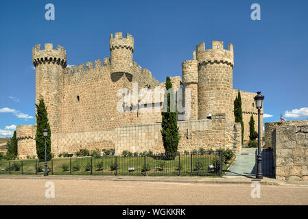 La Flor de Lis, castello nella città di Olmillos de Sasamón, Burgos, Spagna. Pedro de Cartagena fortezza del XV secolo, di ricreazione e vacanze palace. Foto Stock