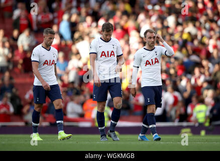 Londra, Regno Unito. 01 Sep, 2019. Toby Alderweireld (TH) Jan Vertonghen (TH) Christian Eriksen (TH) deluso alla fine dell'Arsenal v Tottenham Hotspur, English Premier League, presso l'Emirates Stadium di Londra il 1 settembre 2019. **Solo uso editoriale, è richiesta una licenza per uso commerciale. Nessun uso in scommesse, giochi o un singolo giocatore/club/league pubblicazioni** Credito: Paolo Marriott/Alamy Live News Foto Stock