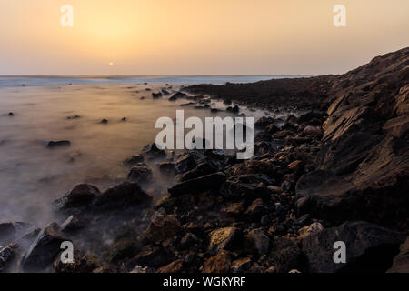 Bel tramonto oltre oceano Atlantico. Tenerife Isole Canarie Foto Stock
