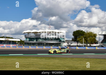 TOWCESTER, Regno Unito. 01 Sep, 2019. ASTON MARTIN RACING (GBR) - Aston Martin Vantage AMR: Alexander Lynn (GBR) / Maxime Martin (BEL) durante la gara di domenica del FIA World Endurance Championship con 4 ore di Silverstone sul circuito di Silverstone Domenica, Settembre 01, 2019 a Towcester, Inghilterra. Credito: Taka G Wu/Alamy Live News Foto Stock