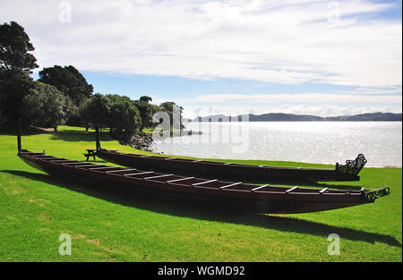 Tradizionale Maori canoe (Waka), Hobson's Beach, Waitangi Treaty Grounds, Waitangi, Baia delle Isole, regione di Northland, Isola del nord, Nuova Zelanda Foto Stock