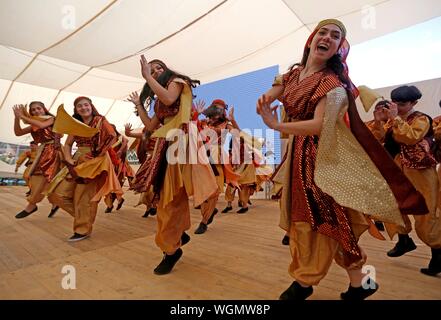 Maaser El Chouf, Libano. Il 1° settembre 2019. Ballerini eseguono sulla Nazionale Dabke giorno in Maaser El Chouf, Libano, sul Sett. 1, 2019. Dabke è una danza tradizionale in Libano. Il National Dabke Day ha avuto luogo in Maaser El Chouf domenica. (Foto di Bilal Jawich/Xinhua) Credito: Xinhua/Alamy Live News Foto Stock