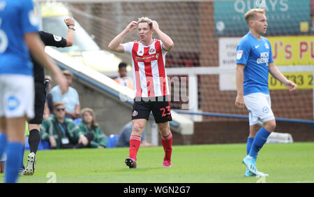 Grant Leadbitter (S) la frustrazione durante la sconfitta al cielo scommettere League un gioco Peterborough Regno v Sunderland, presso il Weston Homes Stadium, Peterborough, il 31 agosto 2019. **Solo uso editoriale, è richiesta una licenza per uso commerciale. Nessun uso in scommesse, giochi o un singolo giocatore/club/league pubblicazioni** Foto Stock