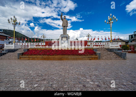 Monumento di Mao Zedong in Lijiang. Foto Stock